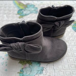 Toddler’s shoes